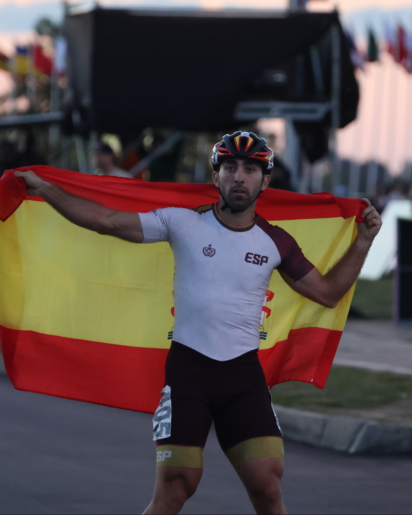 ASUNCIÓN SE RINDE A LA VELOCIDAD: CHEVI GUZMÁN CONQUISTA EL ORO Y EL RÉCORD DEL MUNDO EN UNA NOCHE HISTÓRICA — Paraguay · RollerZone ASUNCIÓN SE RINDE A LA VELOCIDAD: CHEVI GUZMÁN CONQUISTA EL ORO Y EL RÉCORD DEL MUNDO EN UNA NOCHE HISTÓRICA — Paraguay · RollerZone