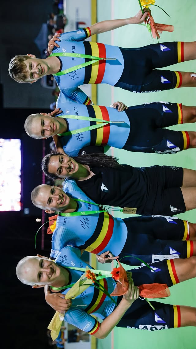 España cierra la pista a lo grande: oro, plata y bronce en los 3.000 metros relevos — foto 1 · Italia